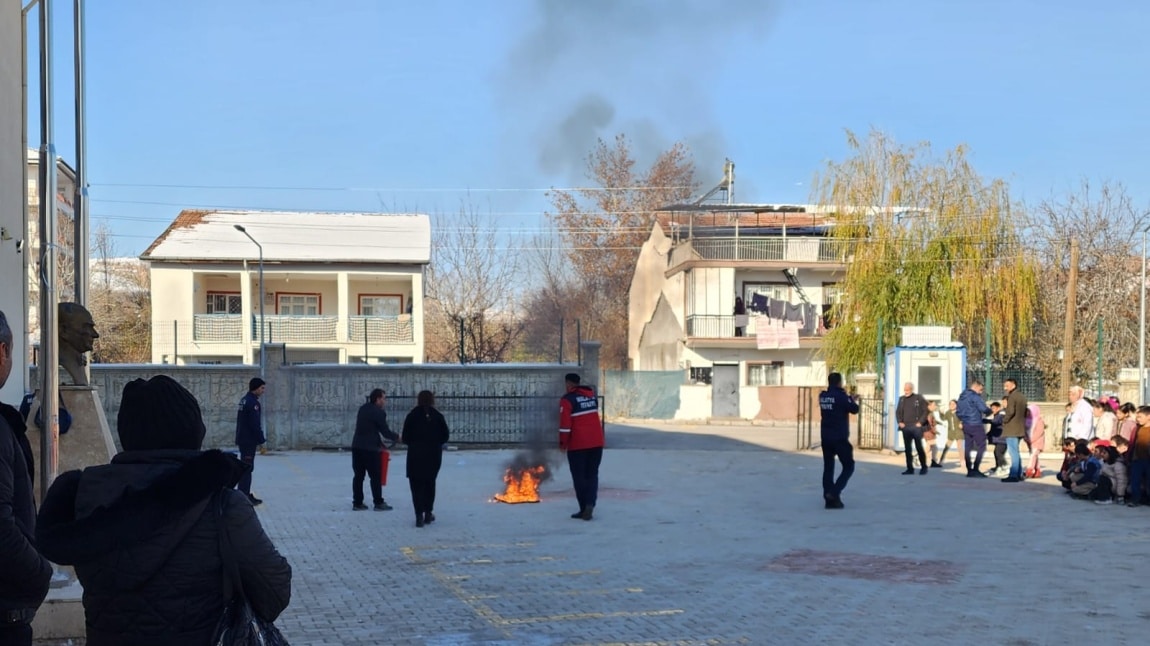 OKULUMUZDA YANGIN VE DEPREM TATBİKATI YAPILDI